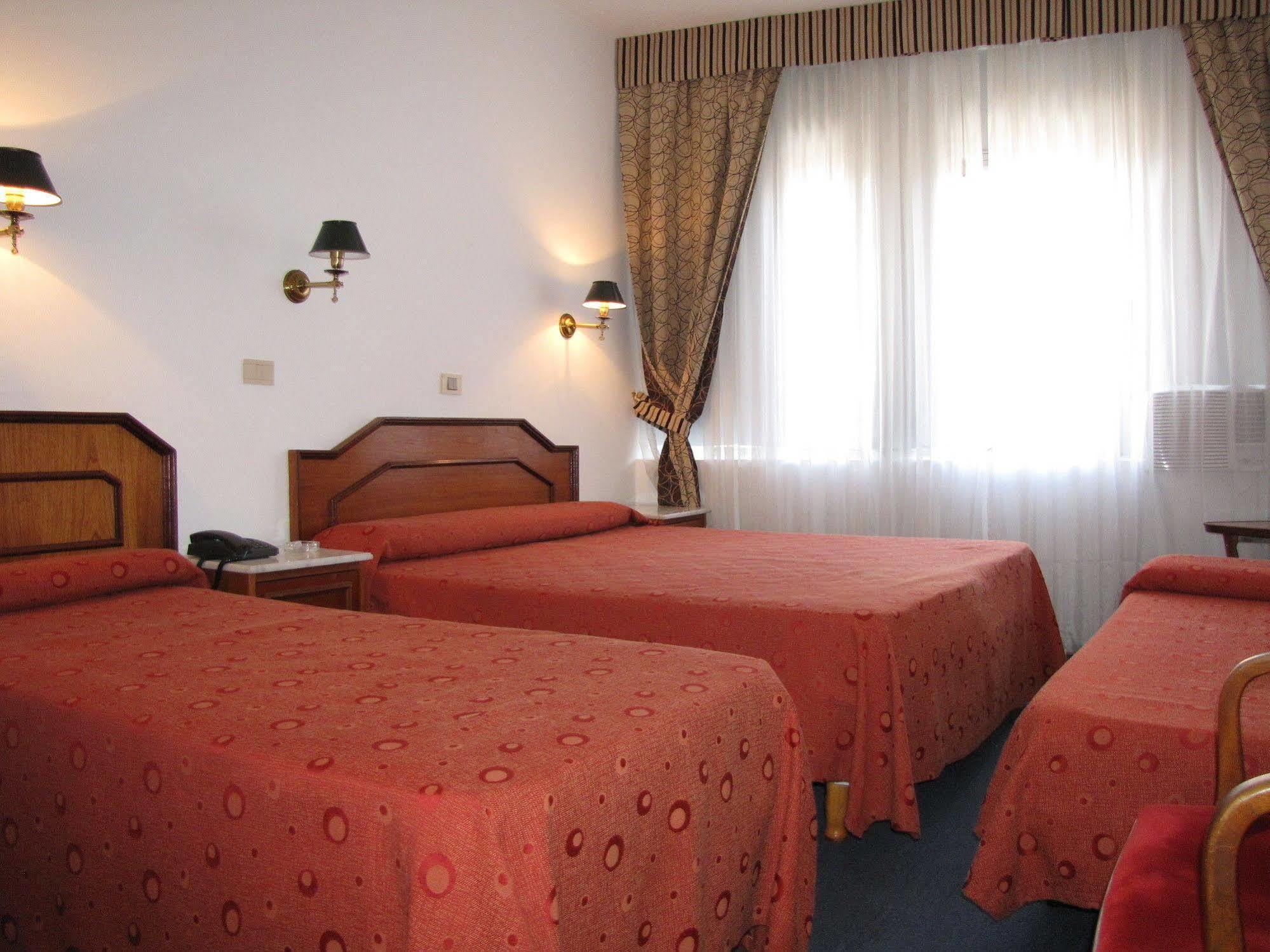 Hotel Tres Sargentos Buenos Aires Esterno foto