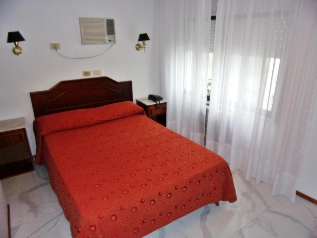 Hotel Tres Sargentos Buenos Aires Esterno foto